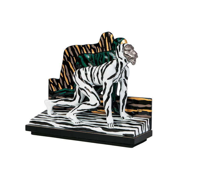 A sculpture 'Tigermann schwarz/weiß'