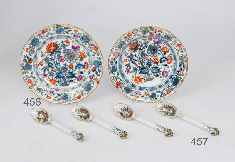 A set of 2 plates 'Zwiebelmuster'