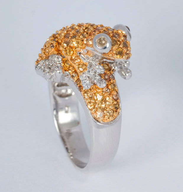 A yellow sapphire ring 'Frog'