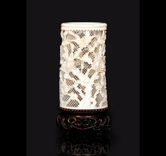 Fine ivory brushpot with fretwork