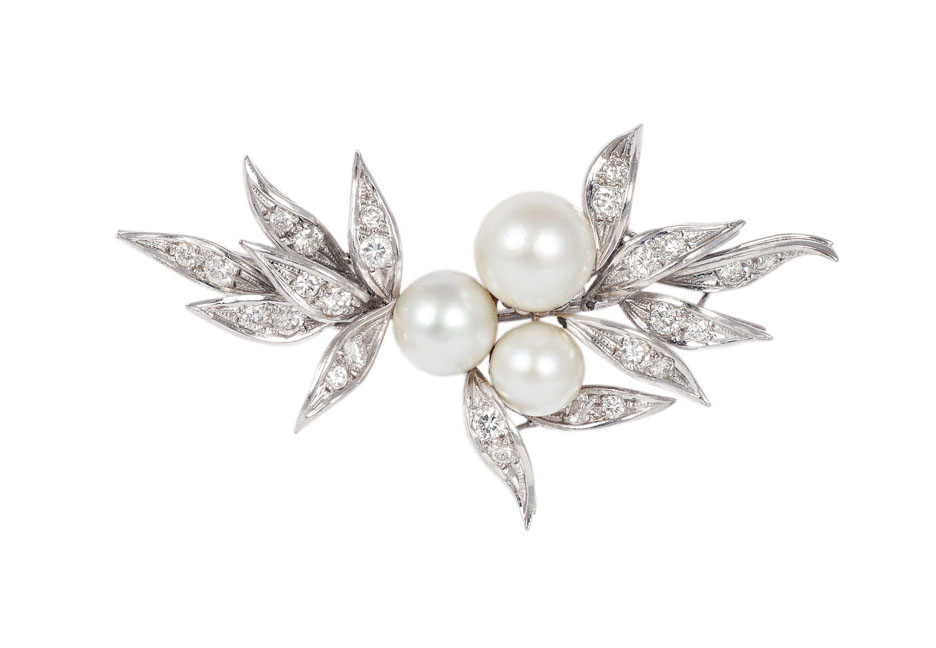 A pearl diamond brooch