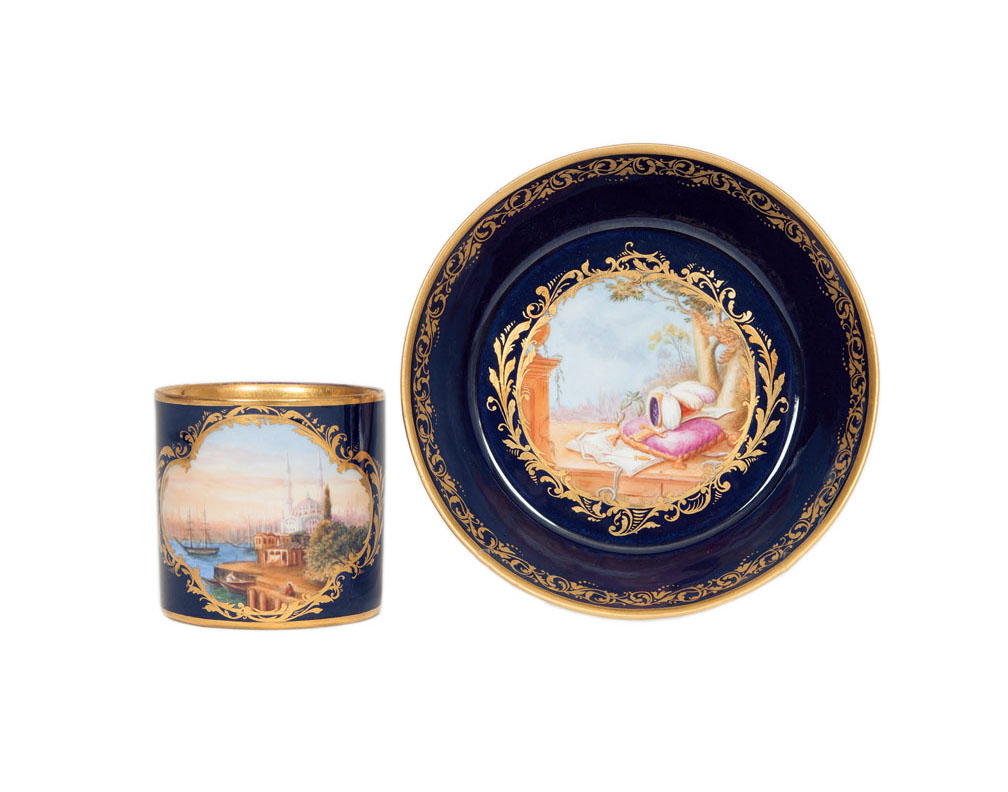 A rare topographical cup 'Konstantinopel' A rare topographical cup 'Konstantinopel'