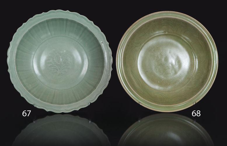 A large longquan celadon-dish with barbed rim