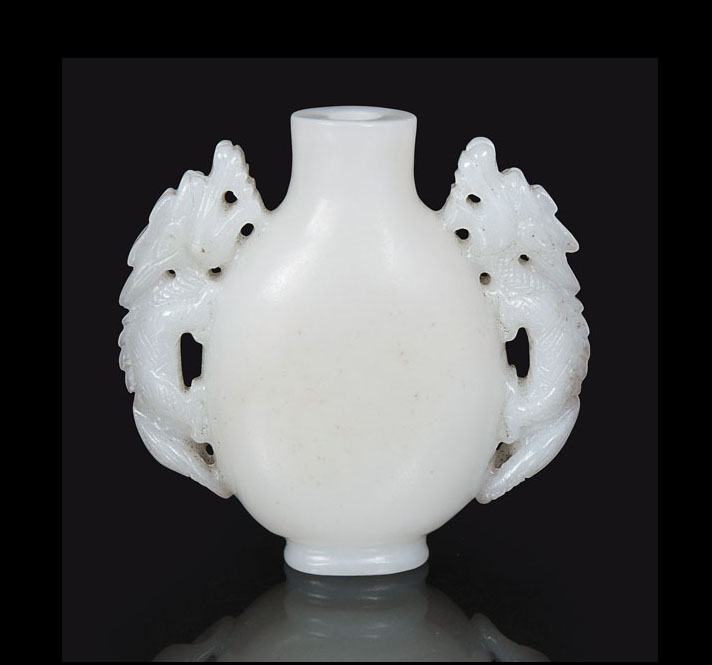 A fine jade-vase with dragon-handles