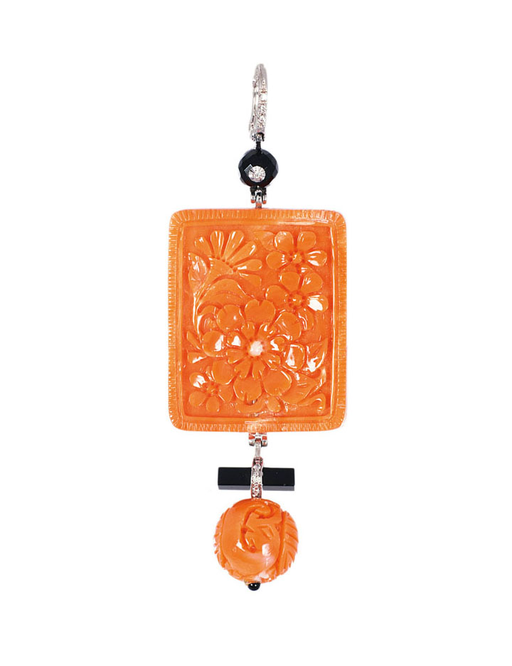 A coral onyx pendant in Art-Déco style