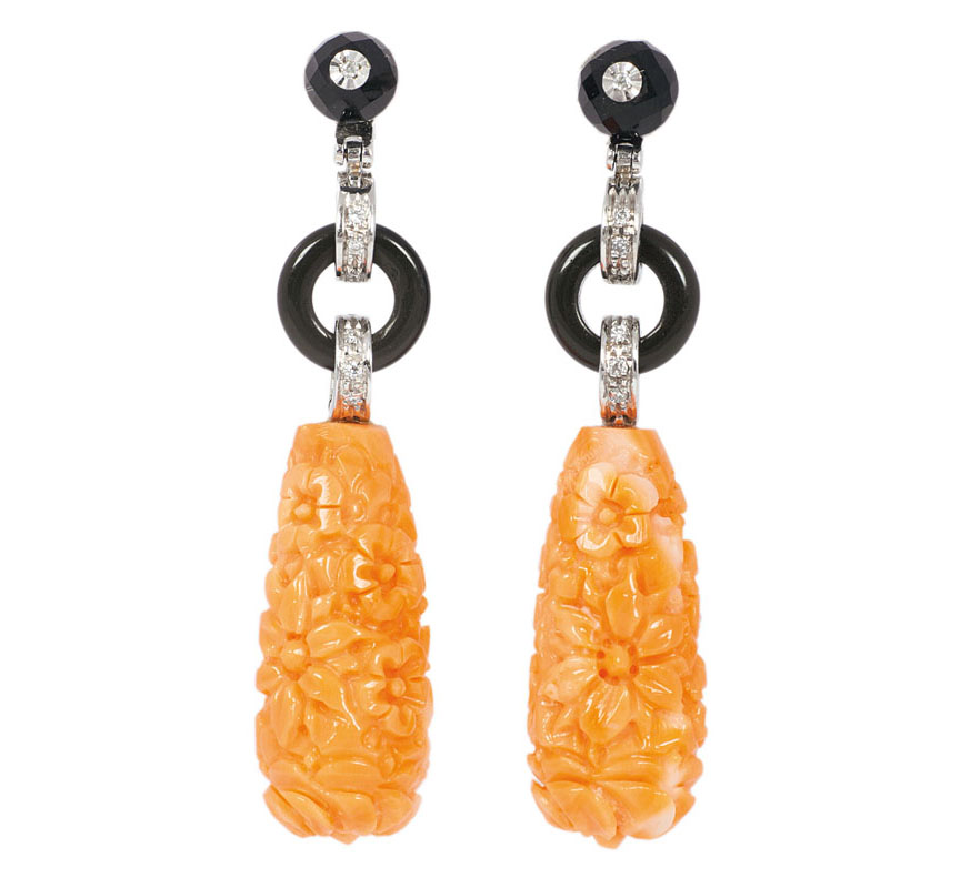 A pair of coral onyx earpendants in Art-Déco style