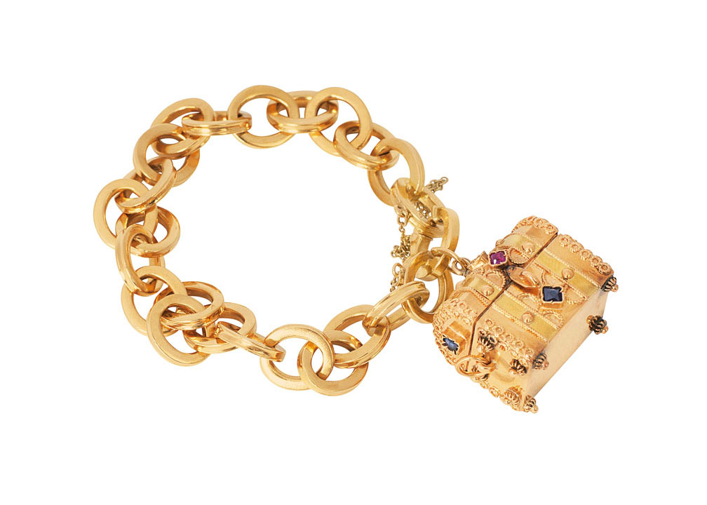 A golden bracelet with pendant 'Treasure chest'