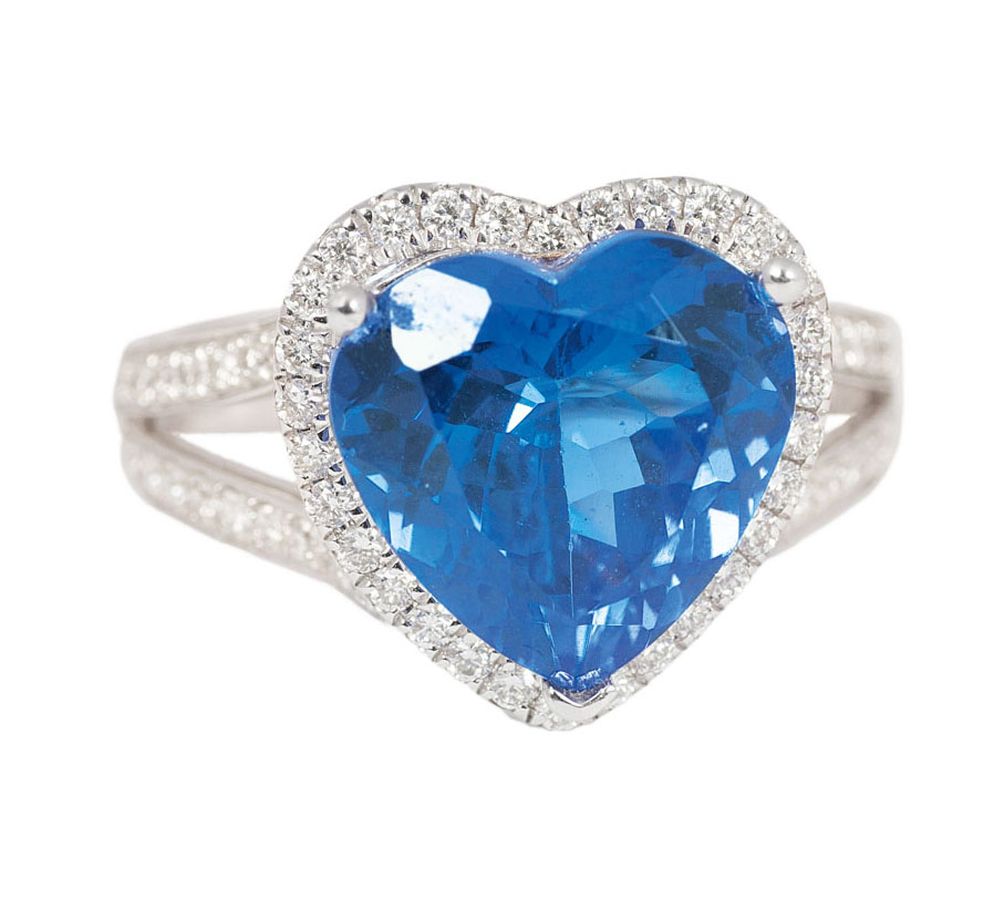 A heartshaped tanzanite diamond ring