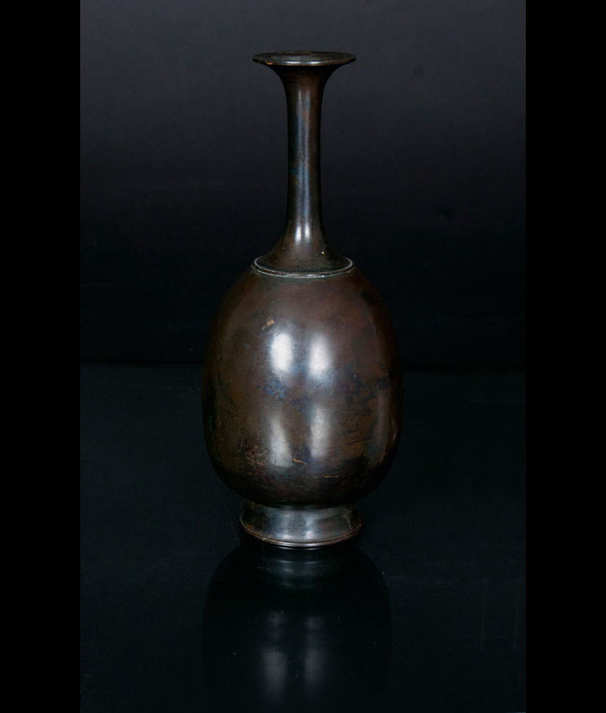 An elegantly formed Tang style vase