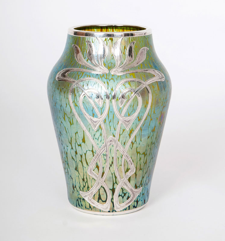 Kleine Jugendstil-Vase 'Creta Papillon' mit Silberoverlay
