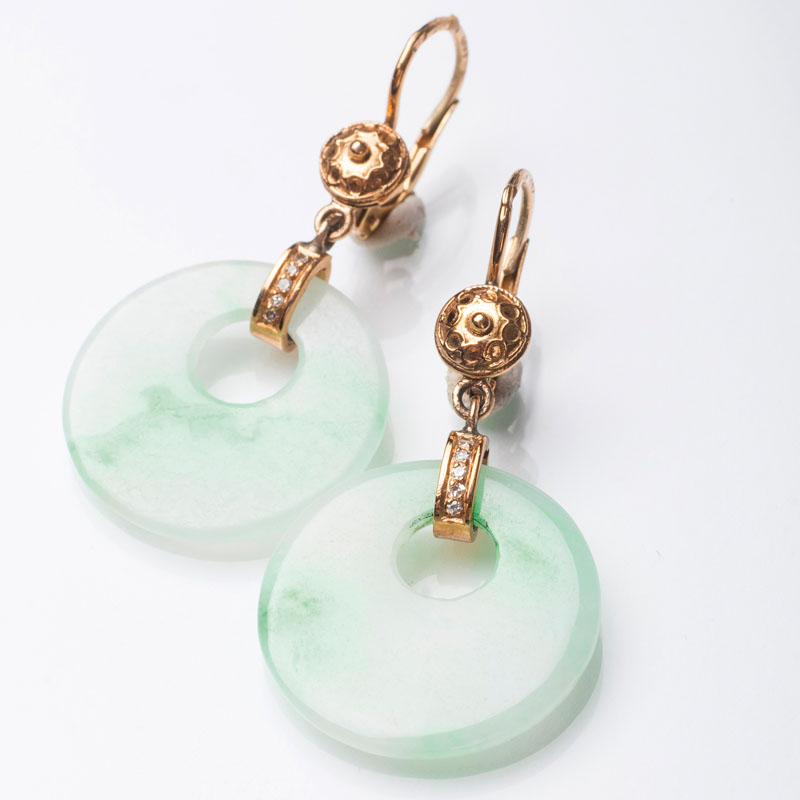 A pair of jade earpendants
