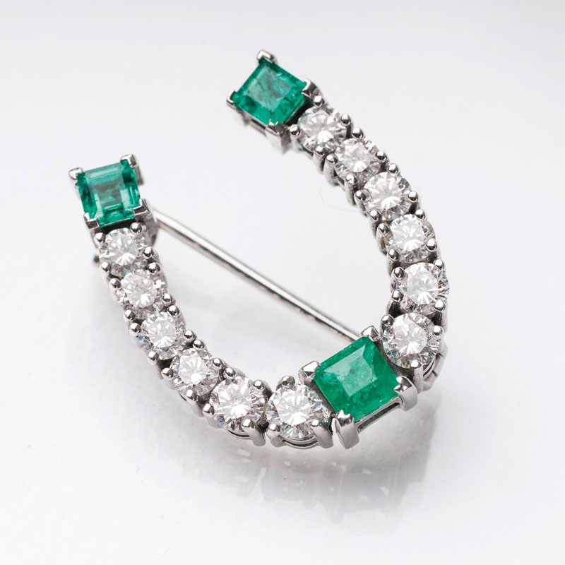 An emerald diamond brooch 'Horseshoe'
