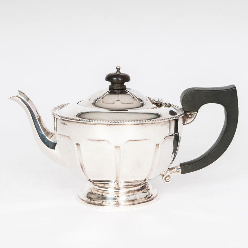 A fine Art Deco tea pot
