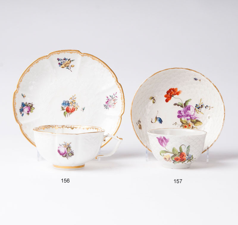 Tasse mit Gotzkowsky-Relief und Manierblumen