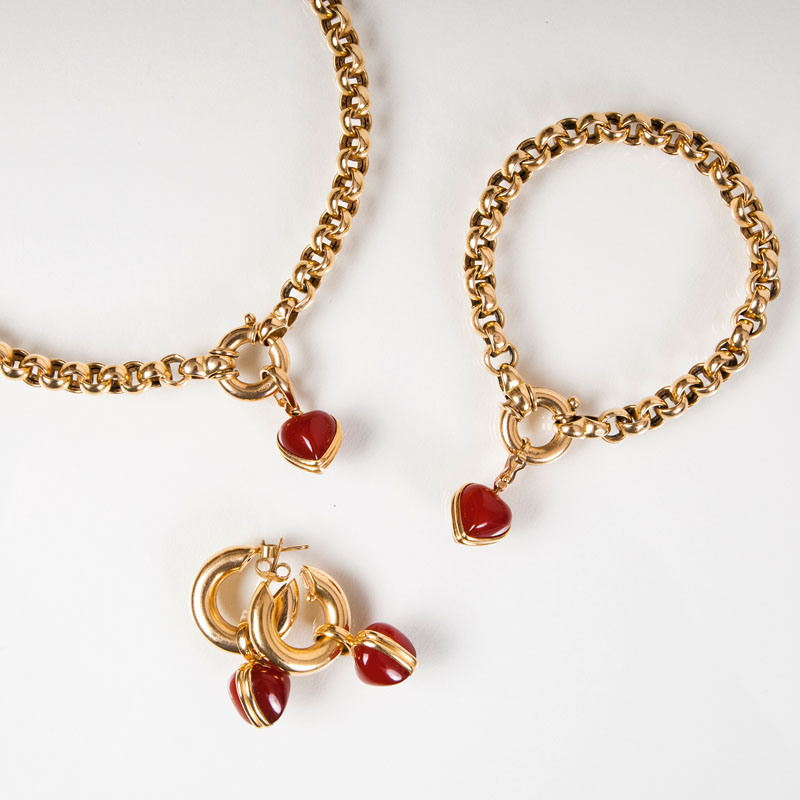 A jewellery set by Wempel with necklace, bracelet and a pair of earrings