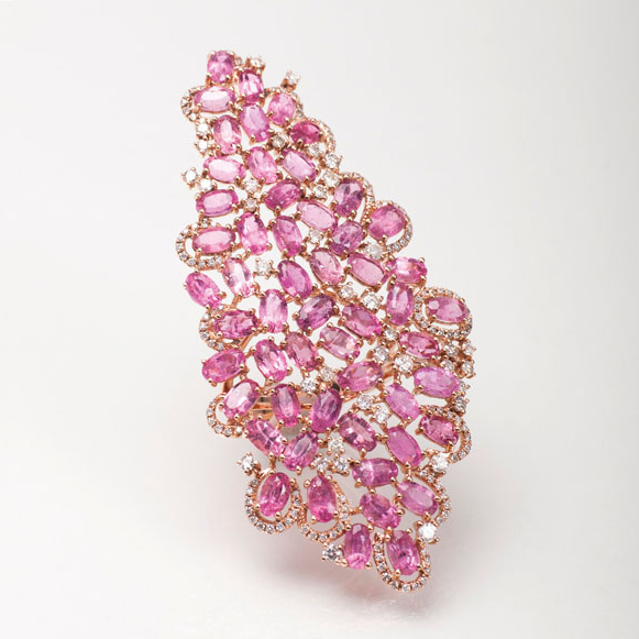 A cocktailring with fine pink-tourmaline and diamonds