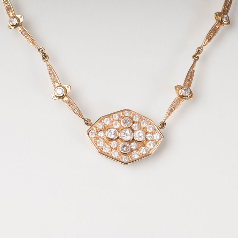 A golden necklace with diamonds