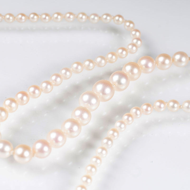 An Art Nouveau natural pearl necklace