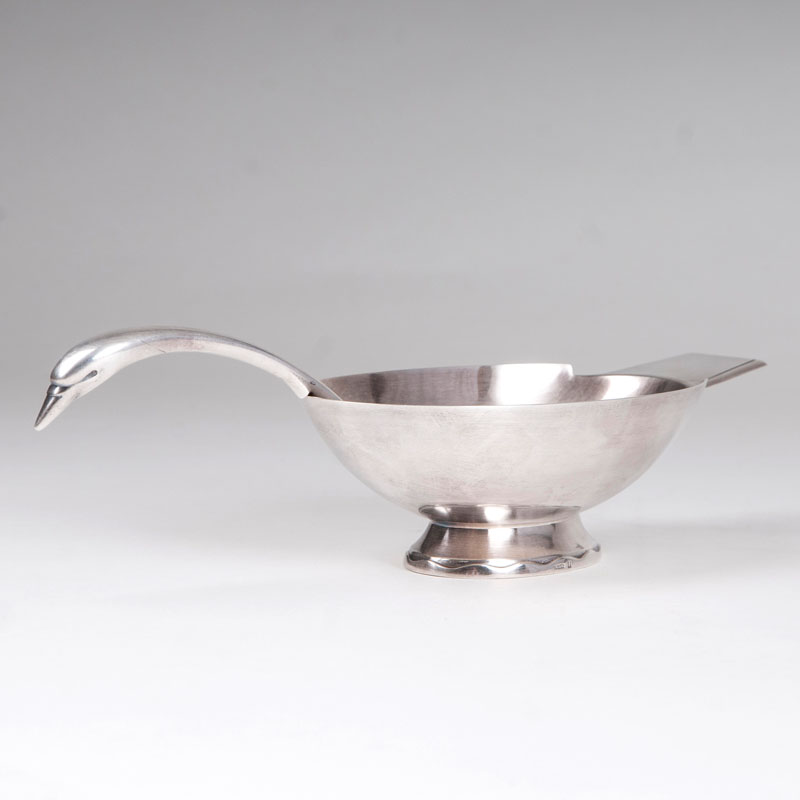 Christian Fjerdingstad - Art Déco Saucière und Löffel im Schwanen-Design von Christofle Art Déco Saucière und Löffel im Schwanen-Design von Christofle