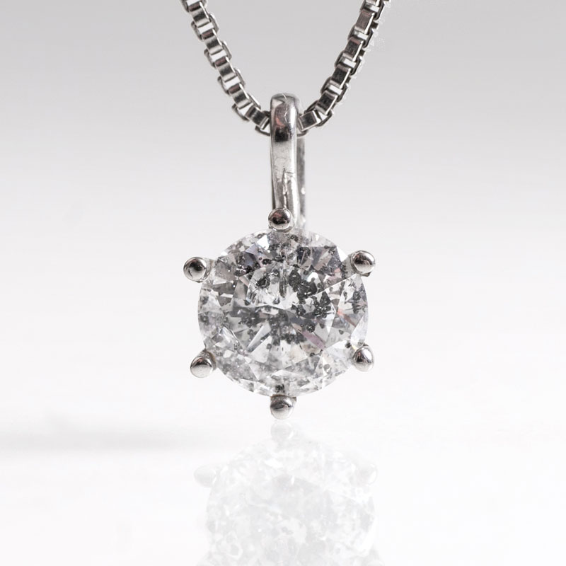 A solitaire pendant with necklace