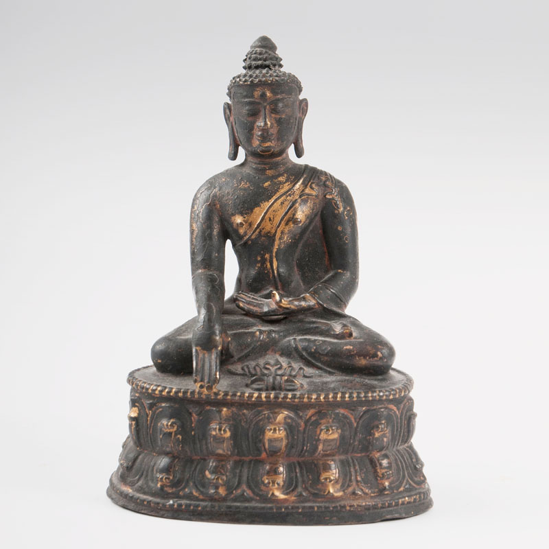 A bronze sculpture of Buddha Shakyamuni