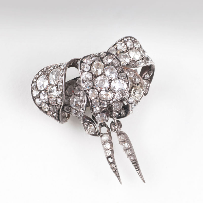 A small fin-de-siècle diamond brooch