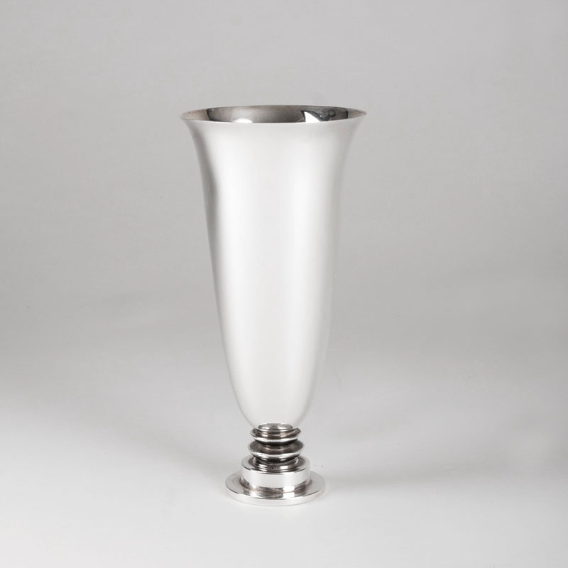 Harald Nielsen - Art Déco Vase im Design 'Pyramide' Art Déco Vase im Design 'Pyramide'