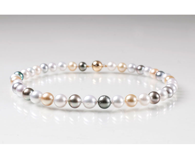 A fine, multicoloured Southsea pearl necklace