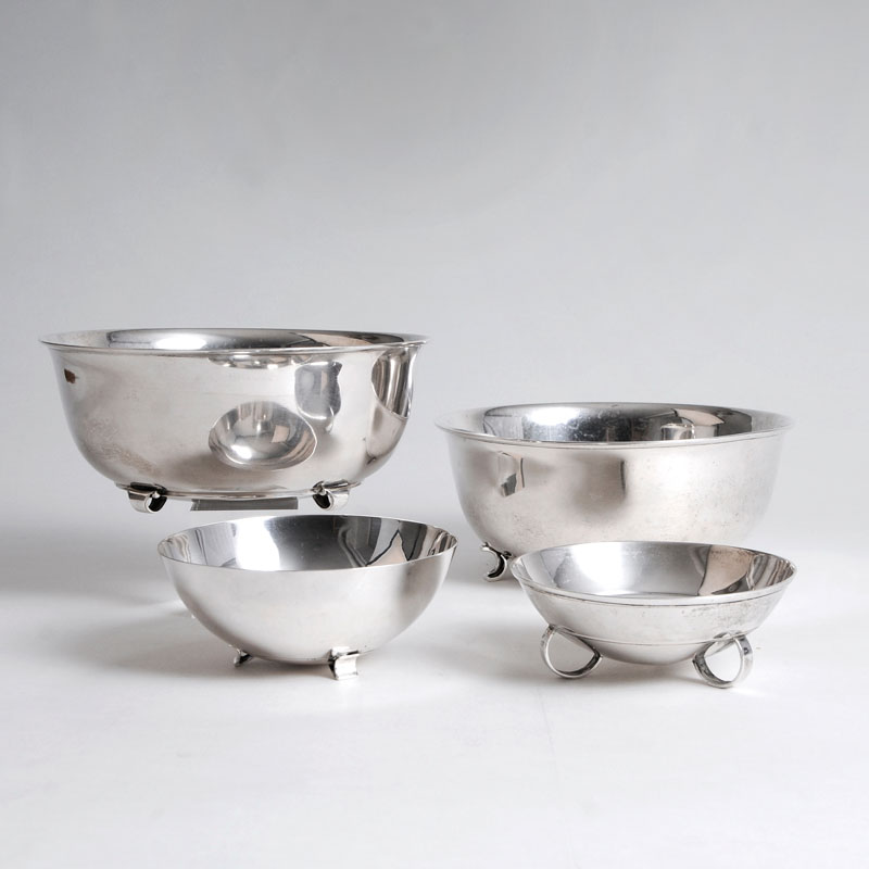 A set of 4 modern bowls