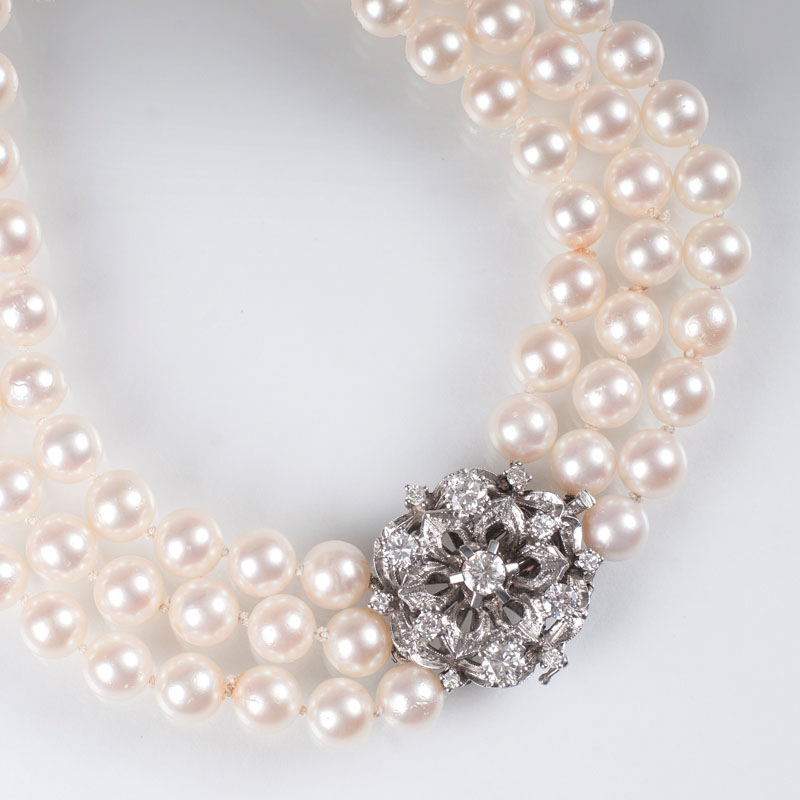 A pearl necklace with diamond clasp