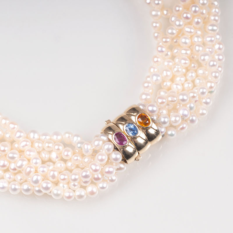 A pearl necklace with gemmed clasp