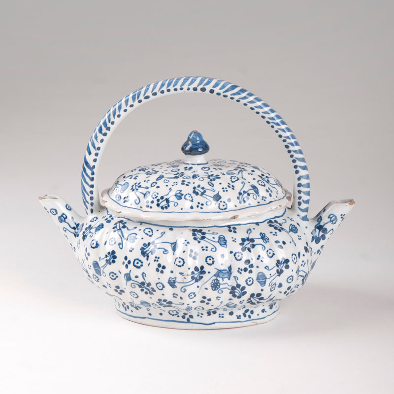 A rare fayence pot with 'Vögeles'-decor