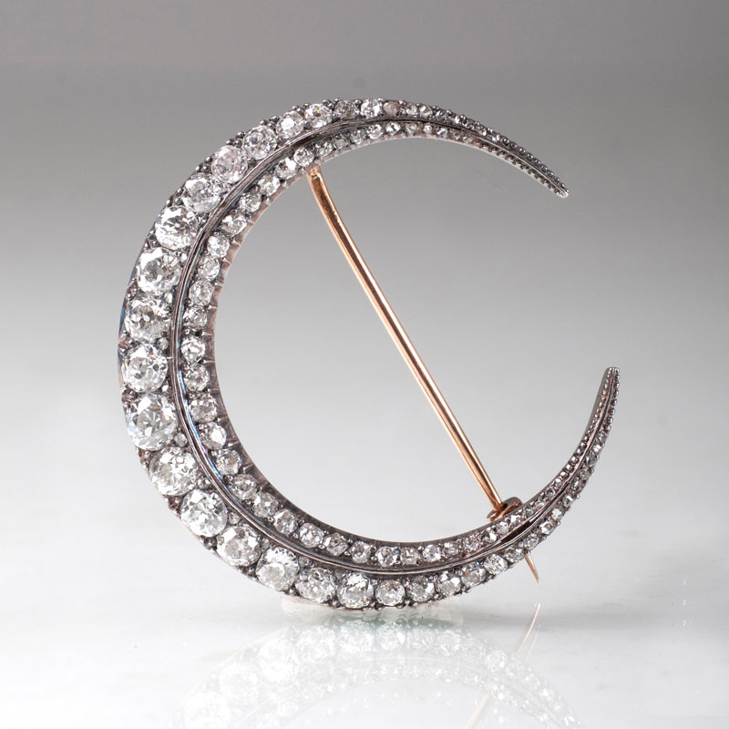 A high carat Fin-de-Siècle diamond brooch 'Crescent Moon'