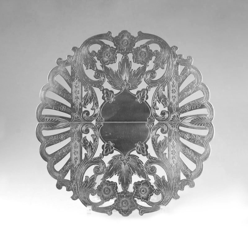 Decorative tray with floral decor