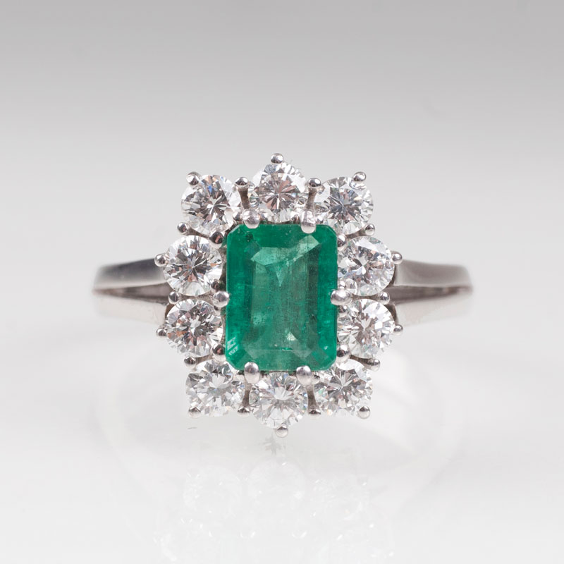 An emerald diamond ring by Jeweller Rüschenbeck