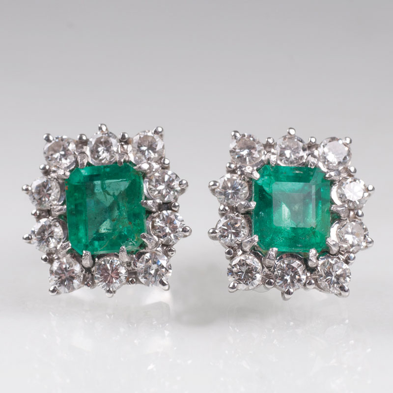 A pair of emerald diamond earstuds