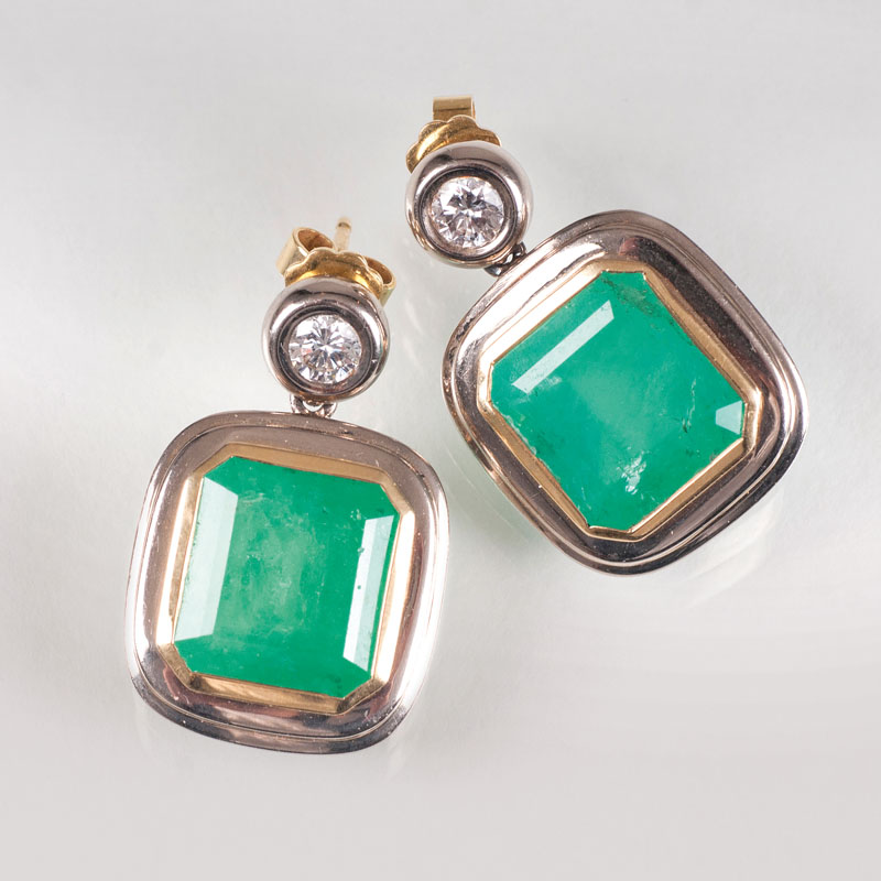 A pair of highcarat emerald diamond earpendants