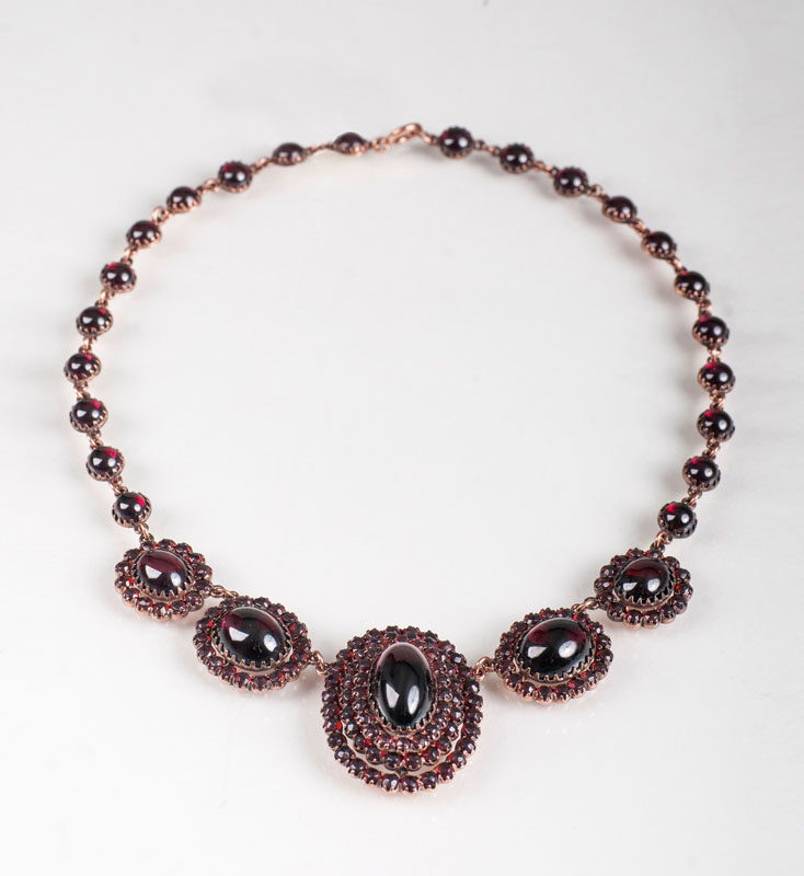 A garnet necklace