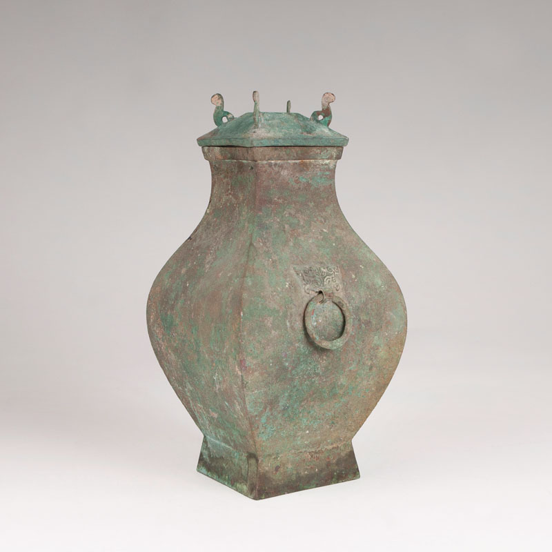 An archaic bronze vessel 'Fanghu' with lid