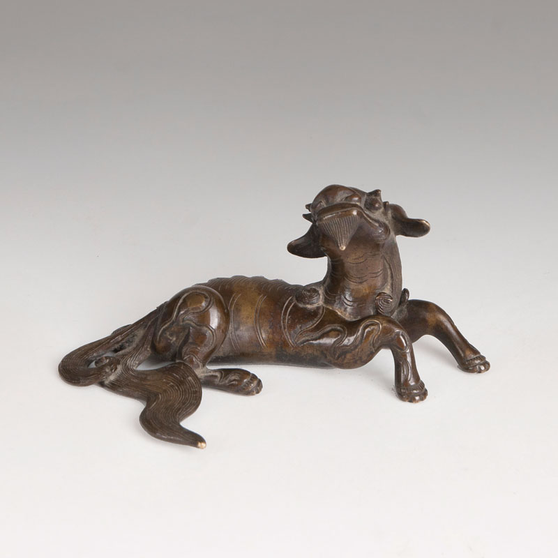 Kleine Bronzeskulptur 'Liegender Fo-Hund'