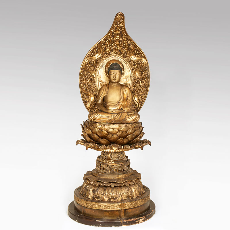 Sitzender Buddha Amida auf prächtigem Lotosthron