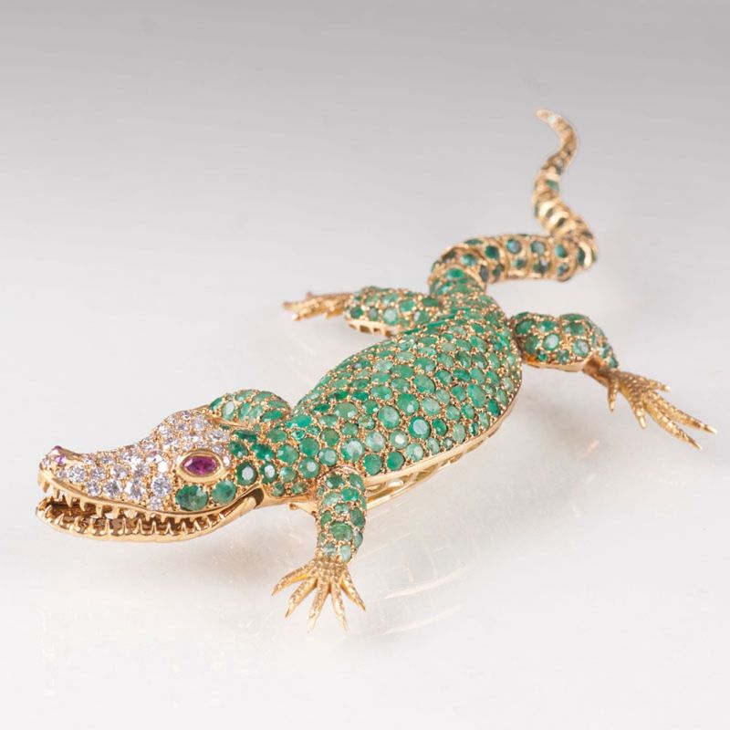 Außergewöhnliche Vintage Brosche 'Alligator' mit Smaragd-, Diamant- und Rubinbesatz