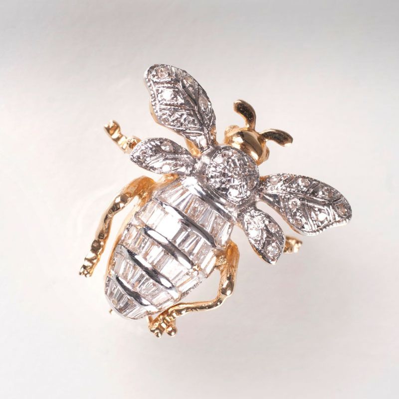A small diamond brooch 'Bee'