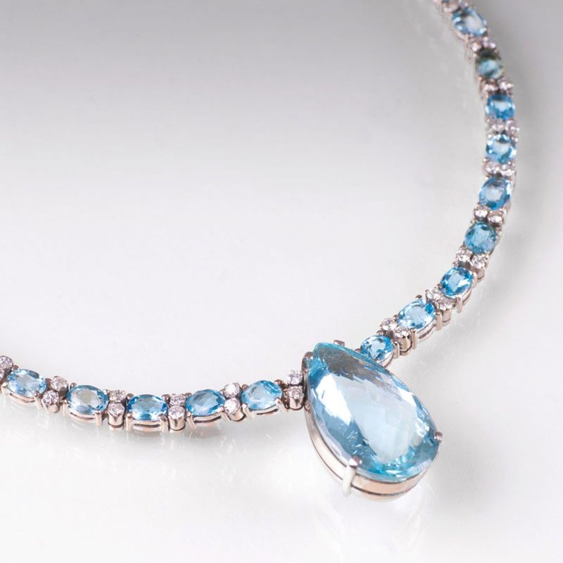 An aquamarin diamond necklace