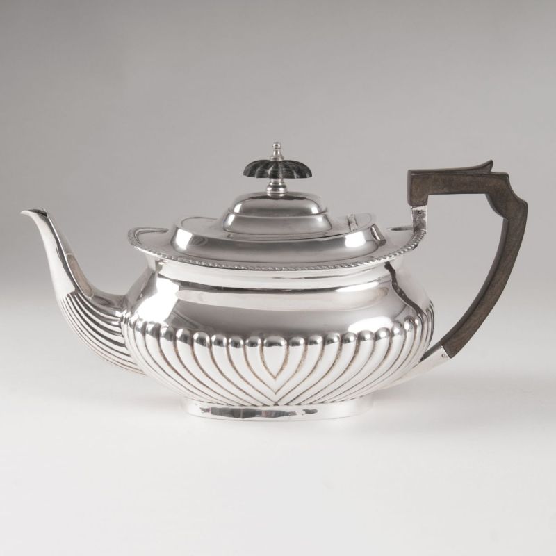 A classic tea pot in Quee Ann style