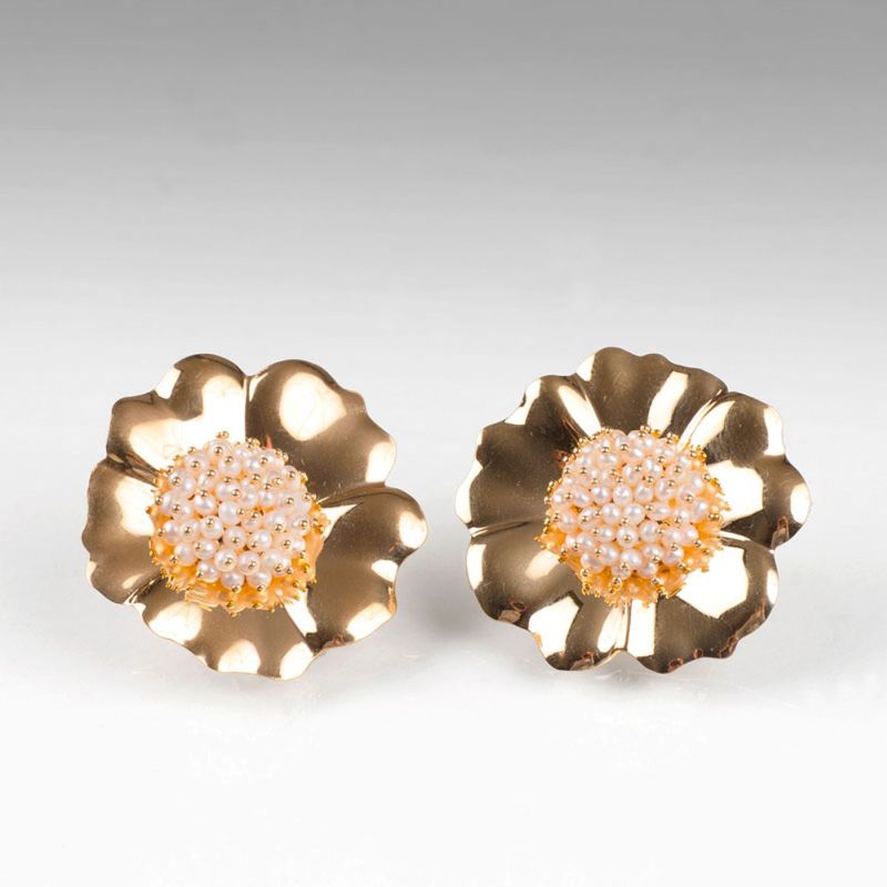 Paar blütenförmiger Vintage Perlen-Goldohrringe