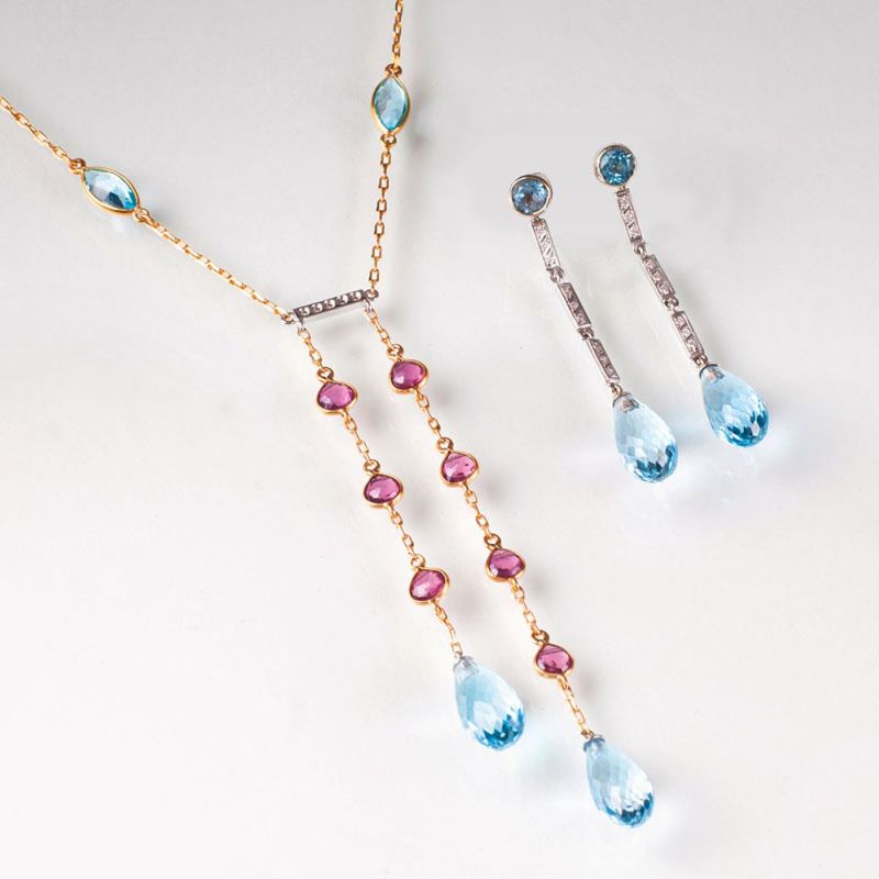 A topaz jewellery  set with necklace and a pair of earrings