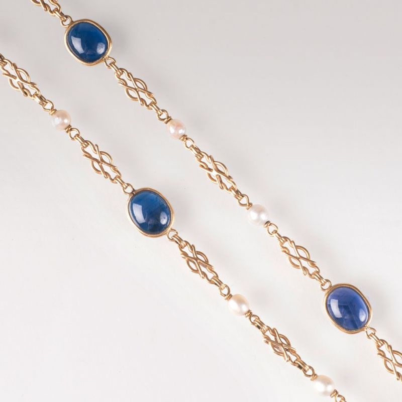 An Art Nouveau golden necklace with sapphires and pearls