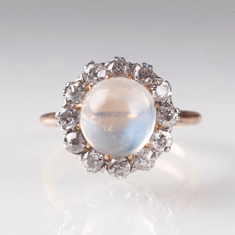 Mondstein-Ring mit Altschliffdiamanten