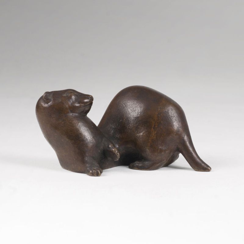 Kleine Bronzeskulptur 'Liegender Otter'